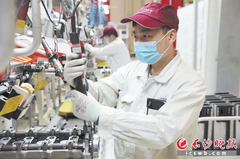廣汽菲克長(zhǎng)沙工廠融合了先進(jìn)的規(guī)劃布局工藝裝備和管理模式具有較高的數(shù)字化和自動(dòng)化水平王志偉攝
